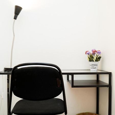 Qilombo Hostel Silom - Hq กรุงเทพมหานคร ภายนอก รูปภาพ