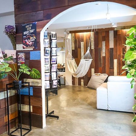 Qilombo Hostel Silom - Hq กรุงเทพมหานคร ภายนอก รูปภาพ