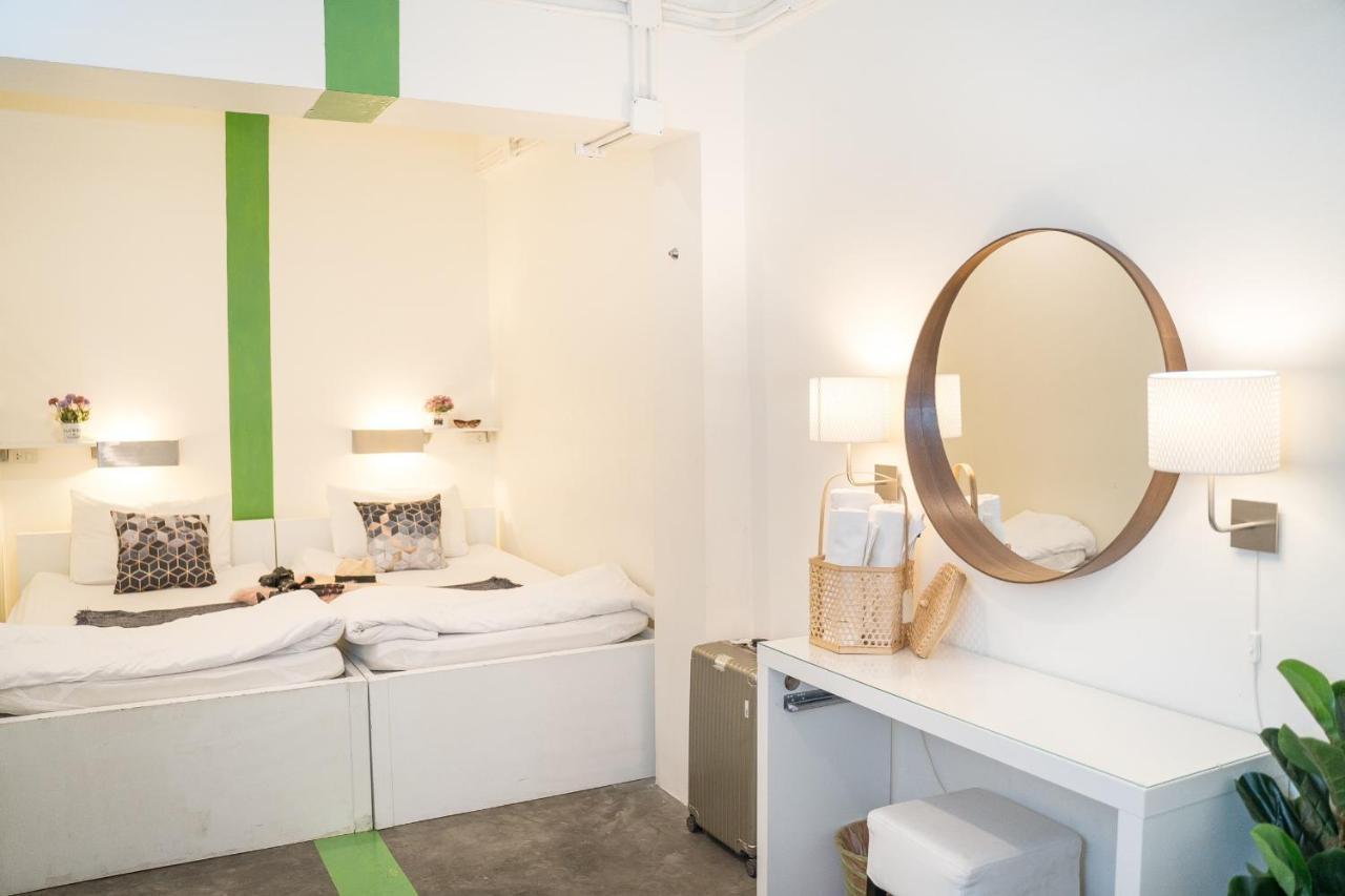 Qilombo Hostel Silom - Hq กรุงเทพมหานคร ภายนอก รูปภาพ