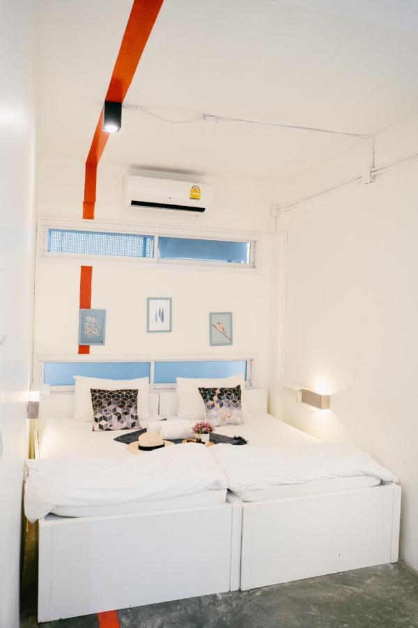 Qilombo Hostel Silom - Hq กรุงเทพมหานคร ภายนอก รูปภาพ