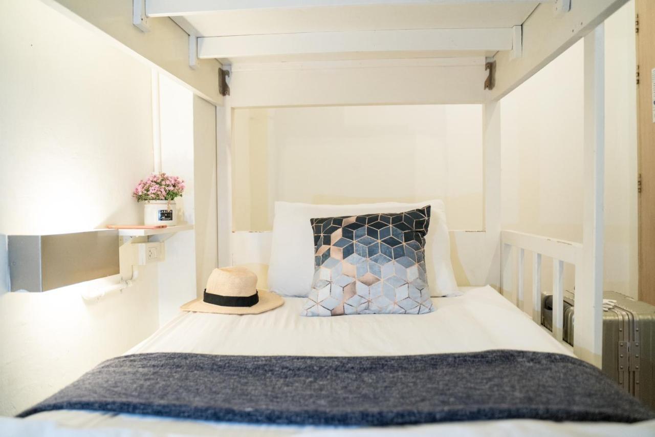 Qilombo Hostel Silom - Hq กรุงเทพมหานคร ภายนอก รูปภาพ