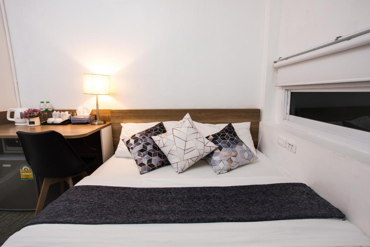 Qilombo Hostel Silom - Hq กรุงเทพมหานคร ภายนอก รูปภาพ