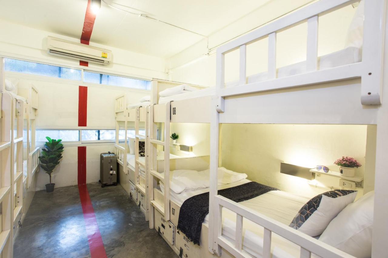 Qilombo Hostel Silom - Hq กรุงเทพมหานคร ภายนอก รูปภาพ